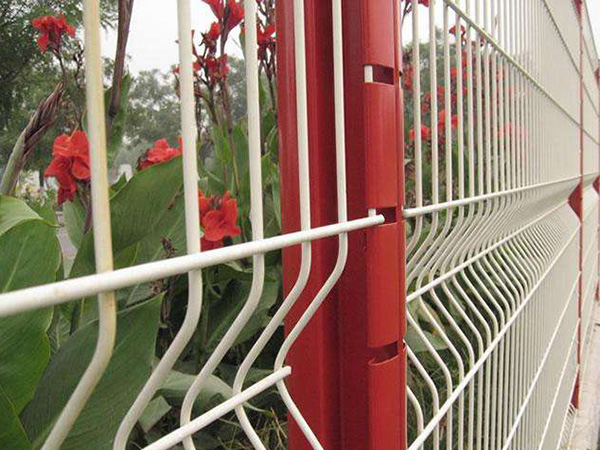 桃型立柱护栏网