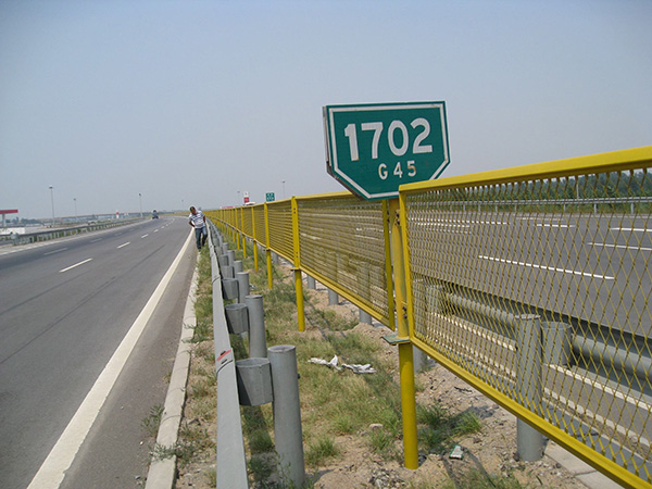 公路护栏网