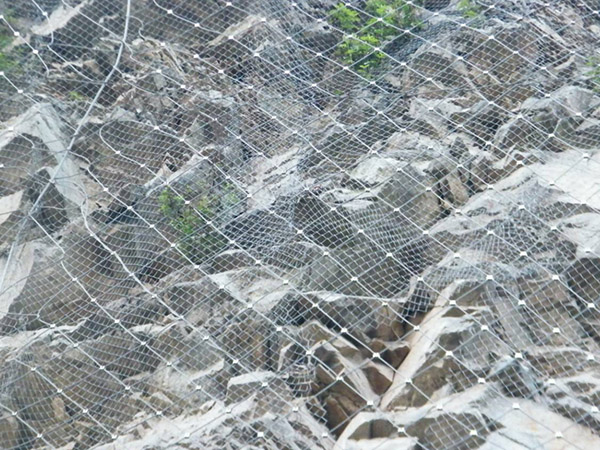 主动边坡防护网案例