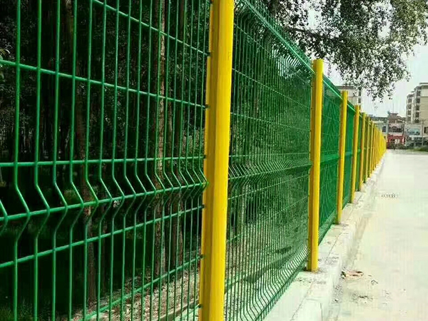 桃型立柱护栏网